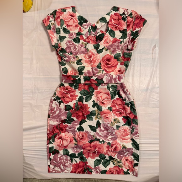 Carol Anderson | VNTG Floral Button-Down Dress with Belt - Picture 11 of 11